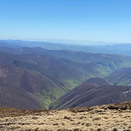 Gospodarstwo wiejskie зелена над рікою Sławsko