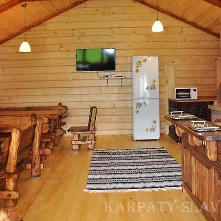 Gospodarstwo wiejskie зелена над рікою *