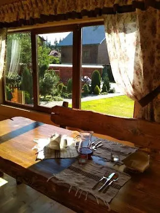 Gospodarstwo wiejskie зелена над рікою