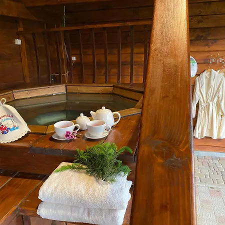 зелена над рікою *