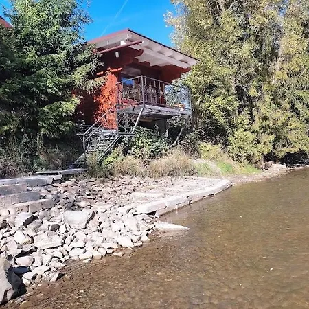 Gospodarstwo wiejskie зелена над рікою Sławsko