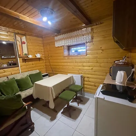 зелена над рікою *