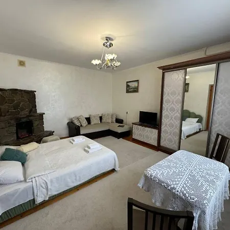 зелена над рікою *