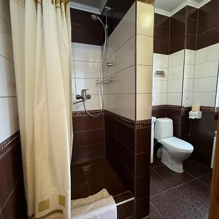 зелена над рікою