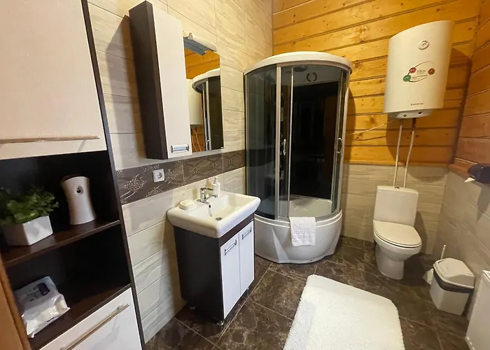 зелена над рікою Country house