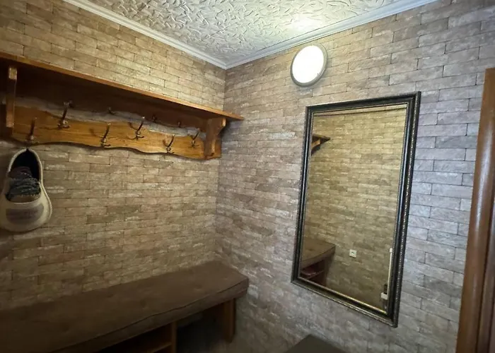 Country house зелена над рікою