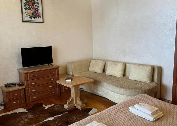 зелена над рікою Country house