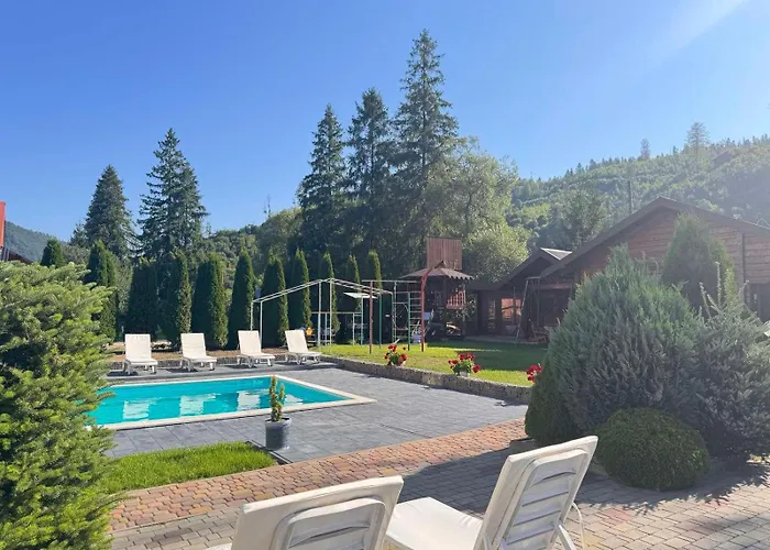 Country house зелена над рікою