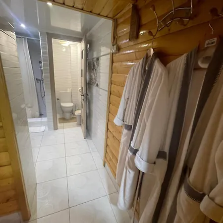 зелена над рікою Kır Evi
