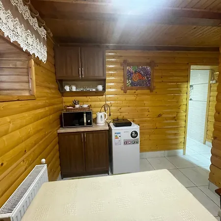 Kır Evi зелена над рікою Slavske