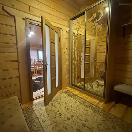 зелена над рікою Casa di campagna *