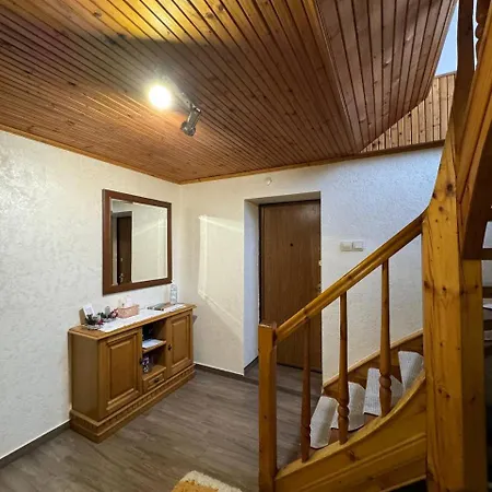 Casa di campagna зелена над рікою Slavske
