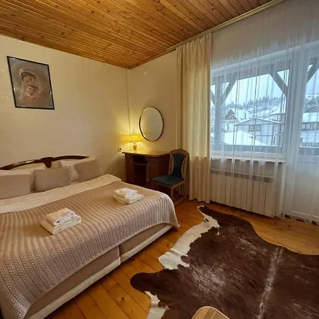 зелена над рікою Kır Evi Slavske