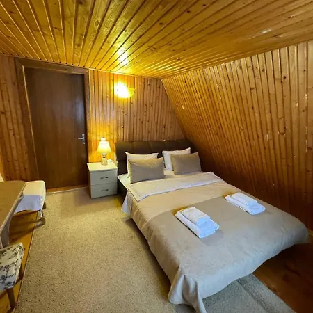 зелена над рікою Kır Evi Slavske