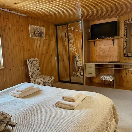 Kır Evi зелена над рікою Slavske