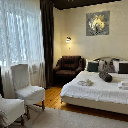 Casa di campagna зелена над рікою