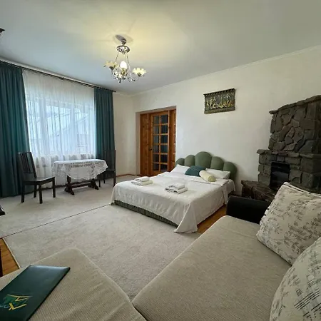 Casa di campagna зелена над рікою