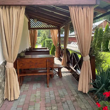 зелена над рікою Kır Evi