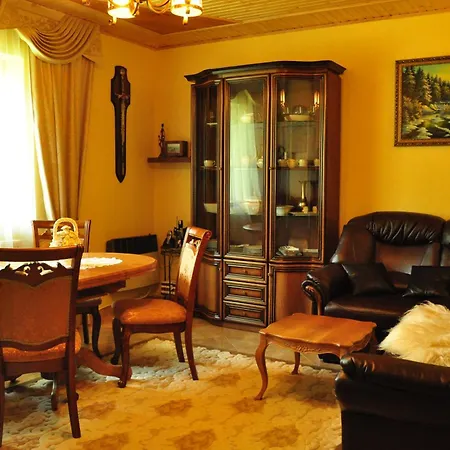зелена над рікою Casa di campagna *