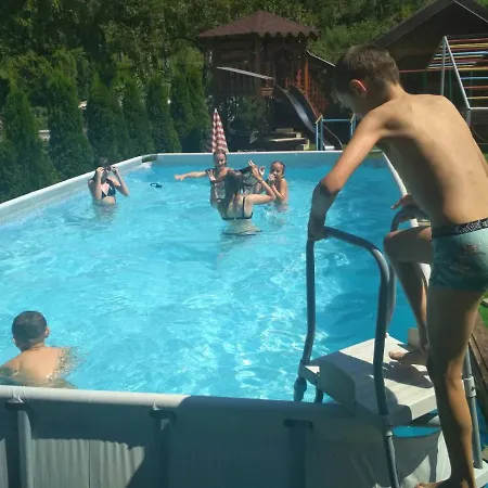 Casa di campagna зелена над рікою