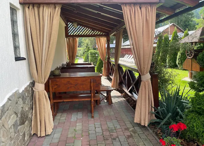 зелена над рікою Kır Evi